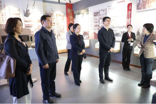 内蒙古师范大学校长张军一行到完美网页版进行座谈交流