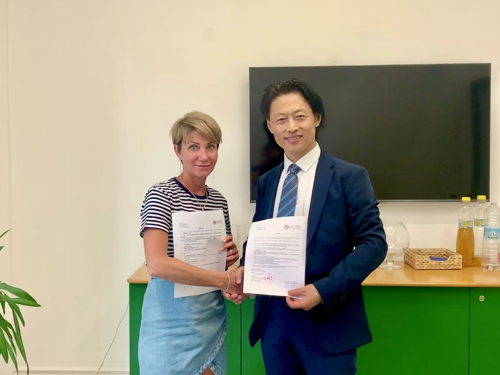 意大利米兰国立大学孔子学院签约首个小学教学点BDC国际小学