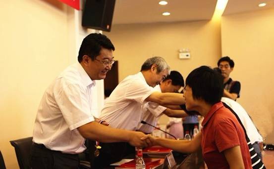 完美网页版教师在全国青年教师教学技能竞赛中获优异成绩