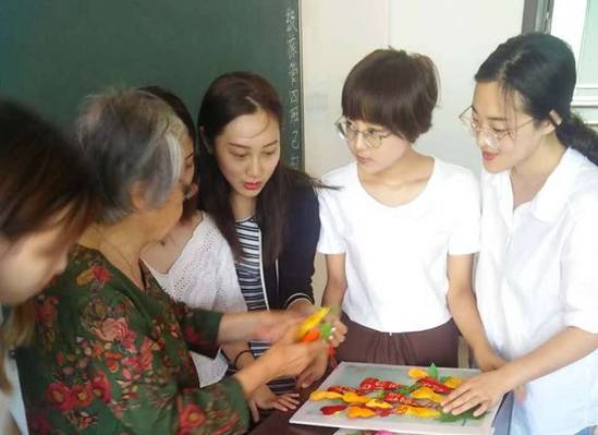弘扬民间经典艺术  传承民族优秀文化----民间艺术非遗大师走进校园
