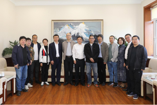 “完美网页版中国文学批评研究中心揭牌仪式”暨“当代人文精神建设与文学生态”高端论坛在完美网页版举行
