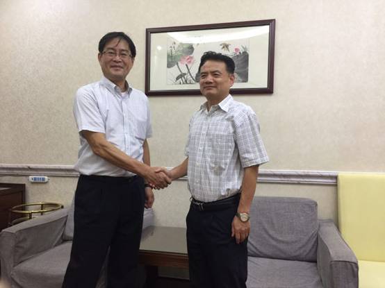 日本北陆大学理事长、校长小仓勤一行来完美网页版交流访问
