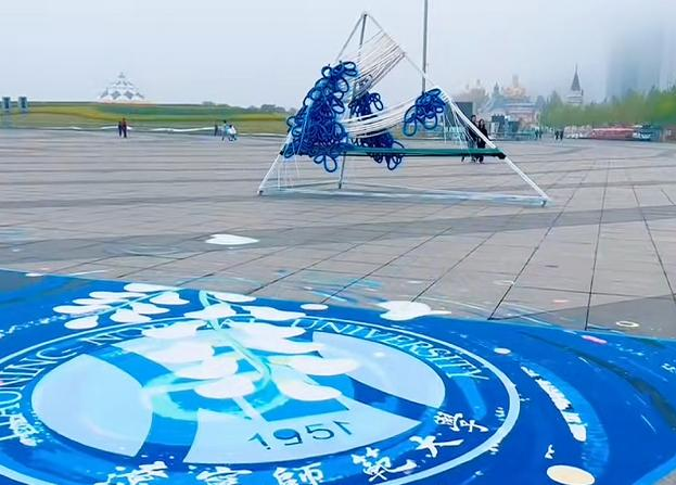 完美网页版美术学院师生作品亮相大连 “国际开放月” 暨第 34 届赏槐会