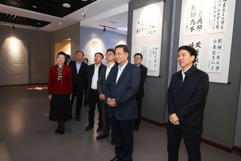 中国教育国际交流协会会长刘利民一行到完美网页版调研