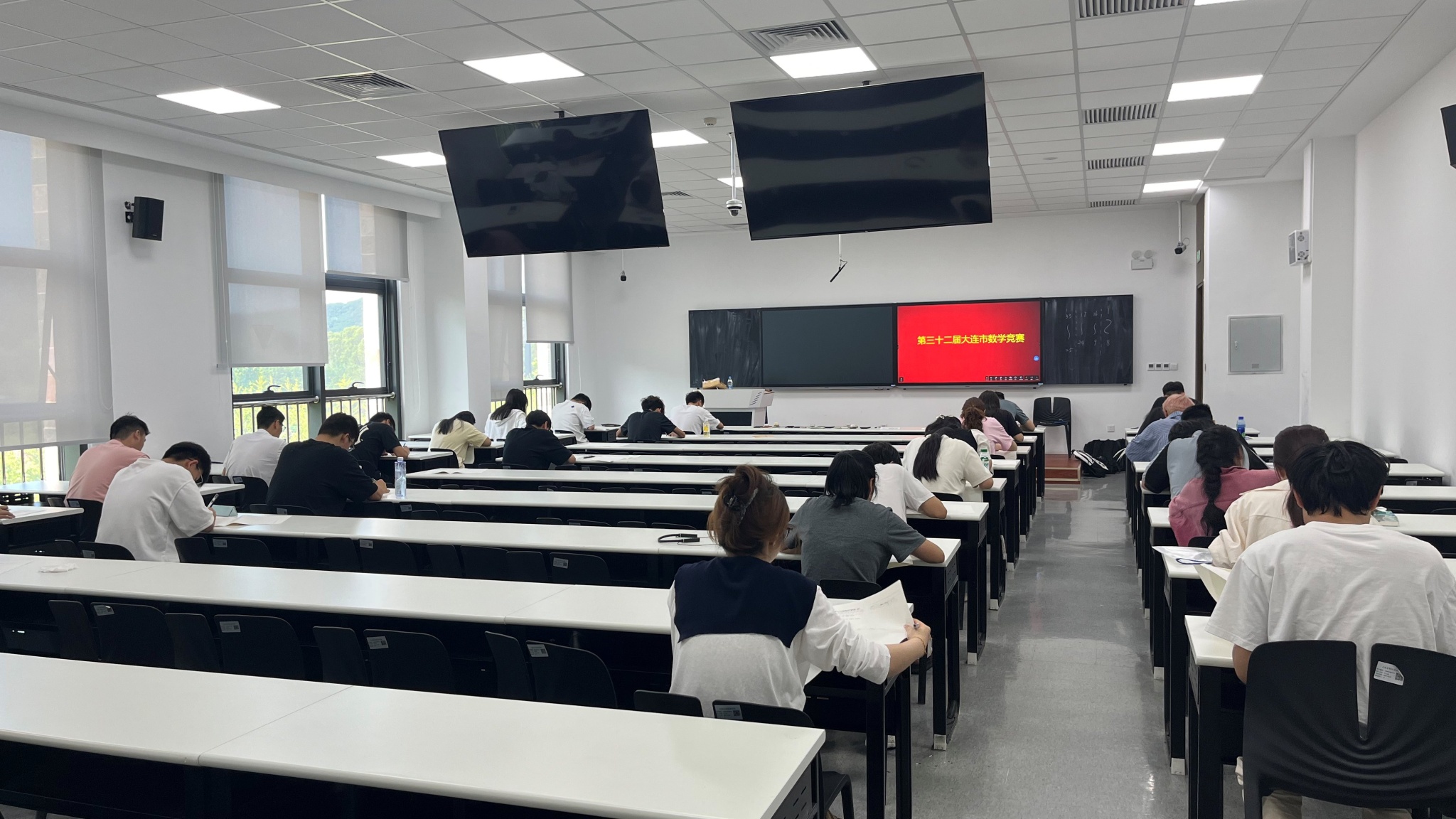 完美网页版数学学院成功承办大连市第32届大学生数学竞赛