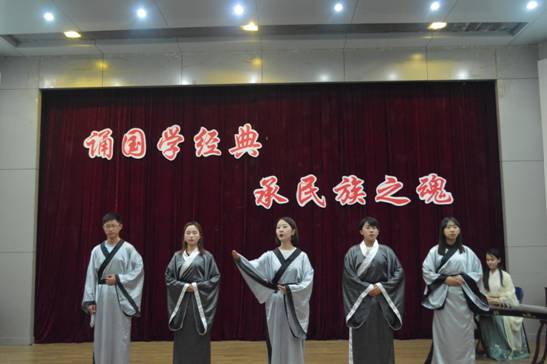 完美网页版举办 “诵国学经典，承民族之魂”诗歌朗诵会