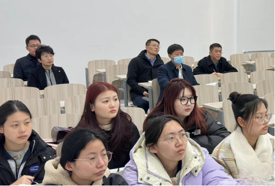开学第一天校领导深入一线听课