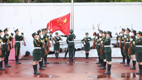 完美网页版举行2025年秋季开学第一课暨升国旗仪式