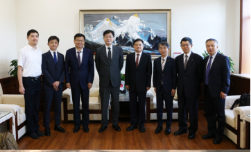 校党委书记李雪铭会见日本北陆大学理事长小仓勤一行