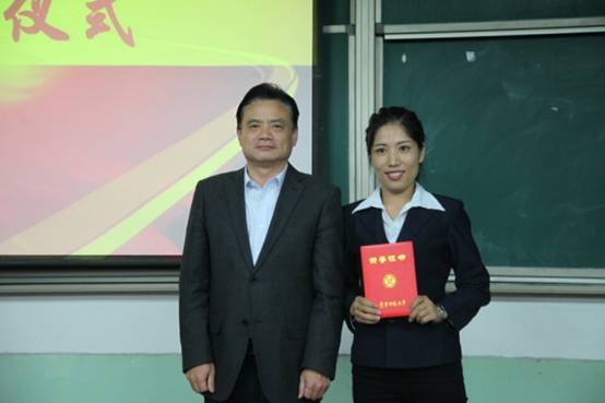 完美网页版成功举办2016年研究生讲课大赛