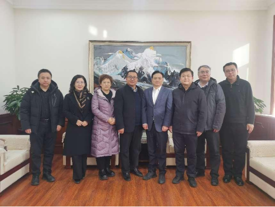 新疆托里县教育和科学技术局党组书记、副局长郭卫东一行访问完美网页版