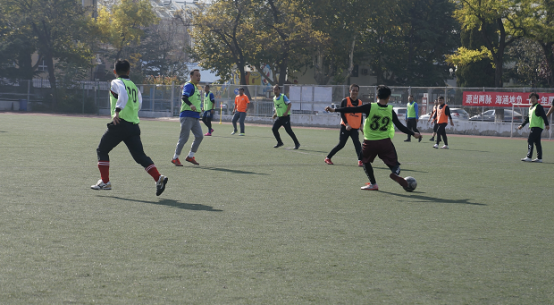 完美网页版教职工足球协会成立仪式暨“园丁杯”教职工足球友谊赛开赛